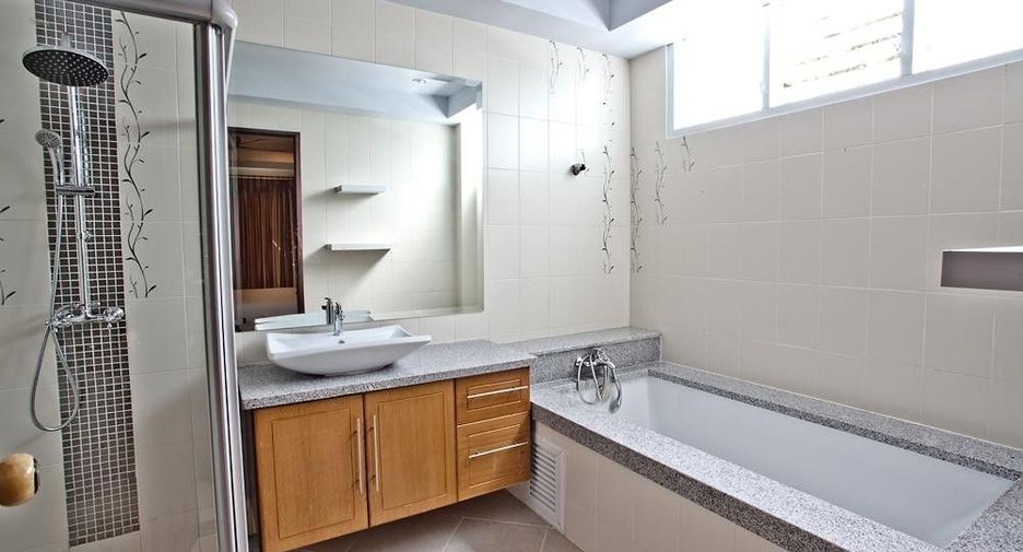 For rent 5 bedrooms house in Bang Lamung, Chonburi