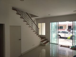 For rent 3 bedrooms townhouse in Chom Thong, Bangkok