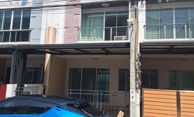 For rent 3 bedrooms townhouse in Chom Thong, Bangkok