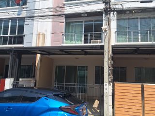 For rent 3 bedrooms townhouse in Chom Thong, Bangkok