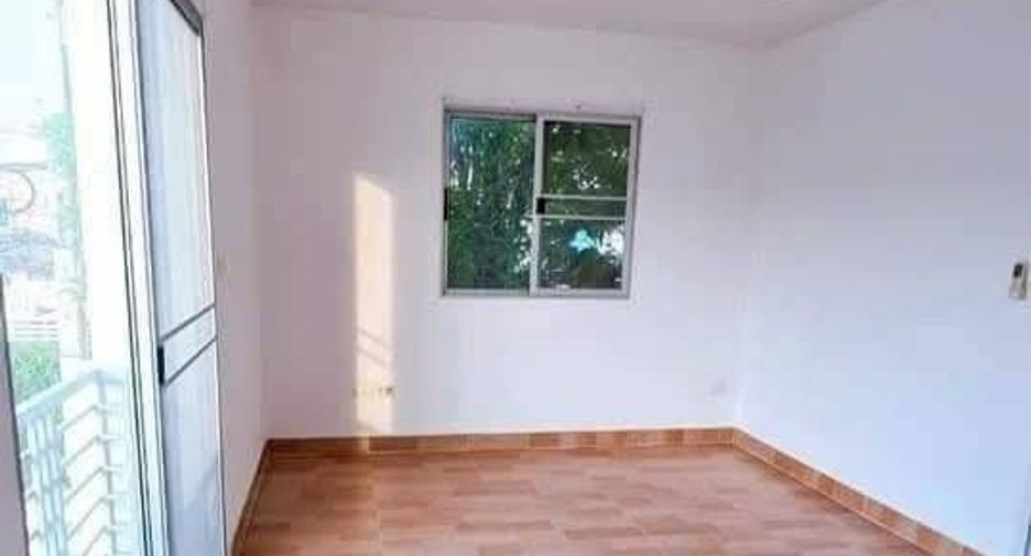 For rent 3 bedrooms townhouse in Prawet, Bangkok