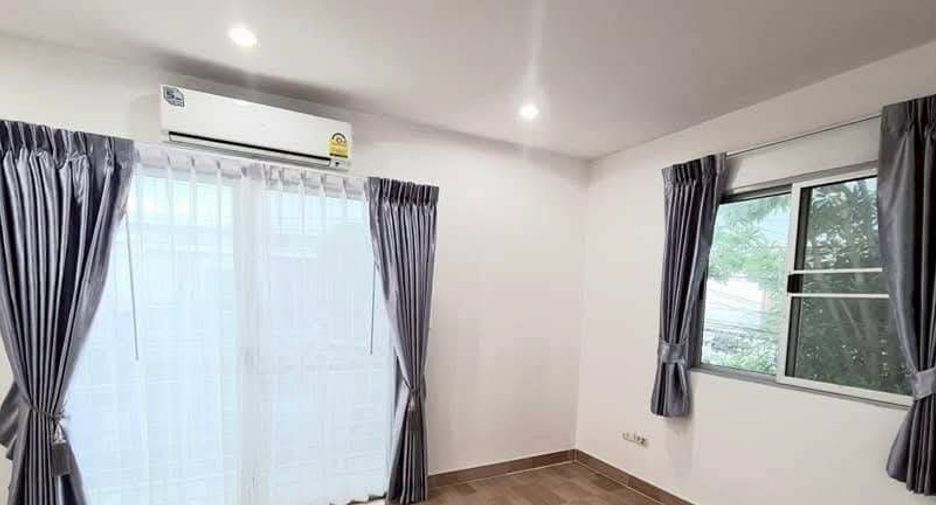 For rent 3 bedrooms townhouse in Prawet, Bangkok