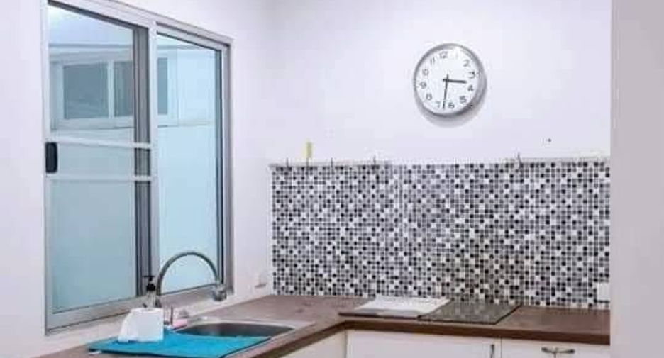 For rent 3 bedrooms townhouse in Prawet, Bangkok