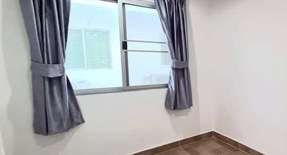 For rent 3 bedrooms townhouse in Prawet, Bangkok