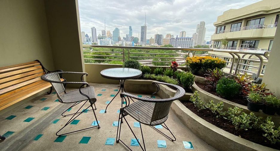 For rent 2 bedrooms condo in Yan Nawa, Bangkok