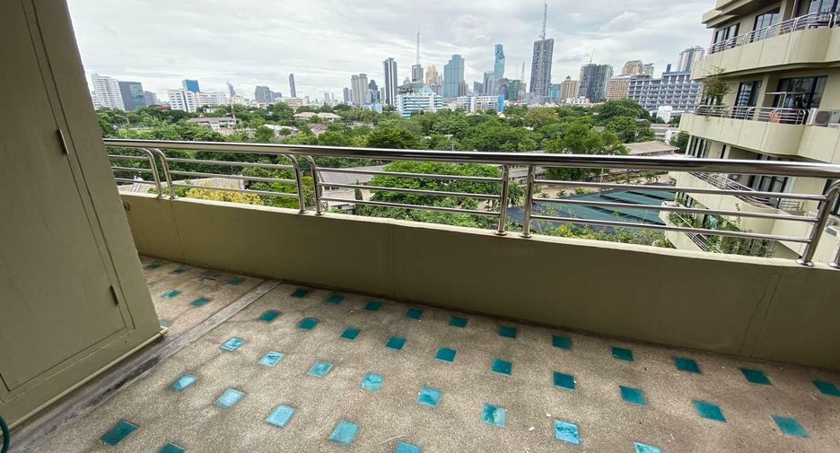 For rent 2 bedrooms condo in Yan Nawa, Bangkok