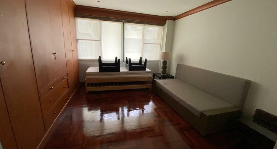 For rent 2 bedrooms condo in Yan Nawa, Bangkok