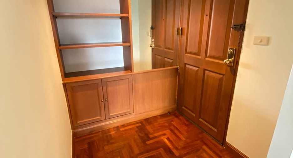 For rent 2 bedrooms condo in Yan Nawa, Bangkok