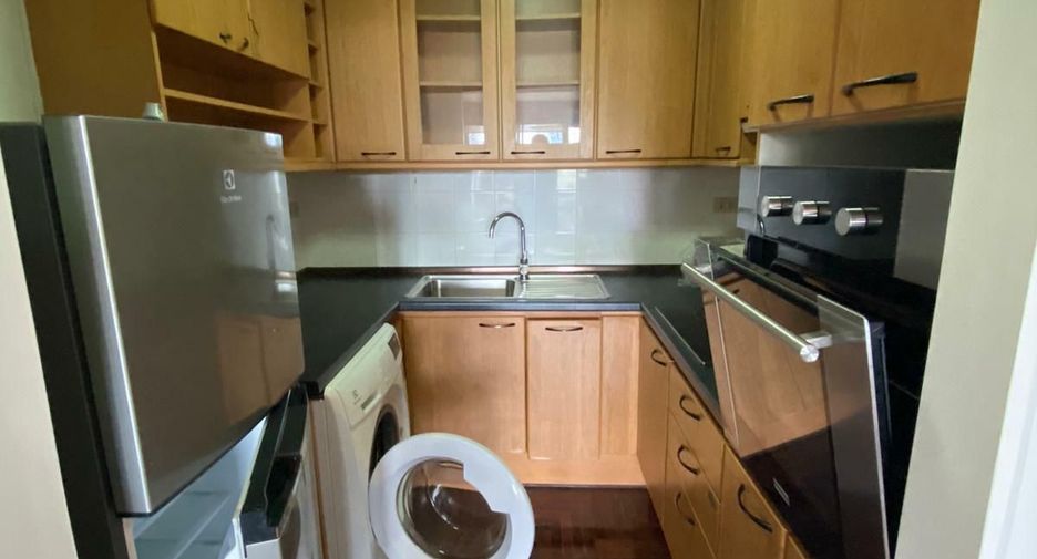 For rent 2 bedrooms condo in Yan Nawa, Bangkok