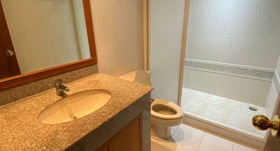 For rent 2 bedrooms condo in Yan Nawa, Bangkok