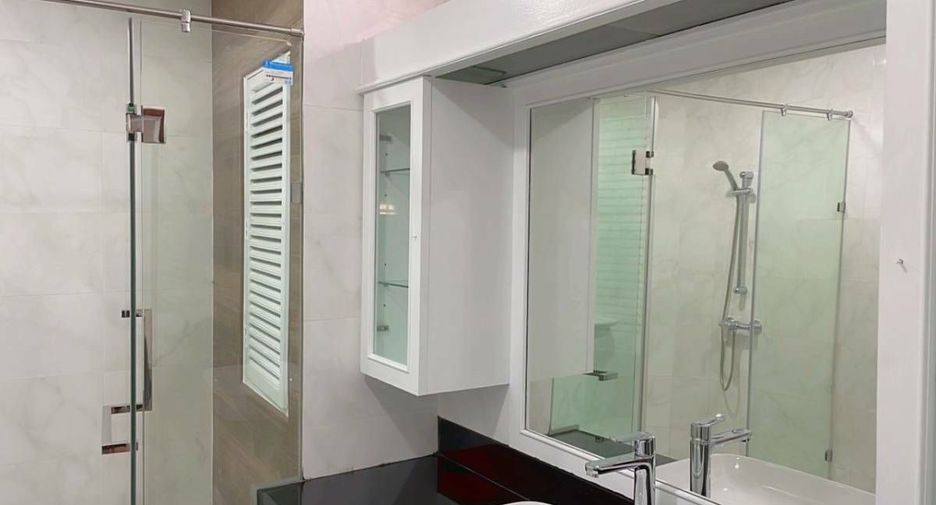 For rent 2 bedrooms apartment in Khlong Toei, Bangkok