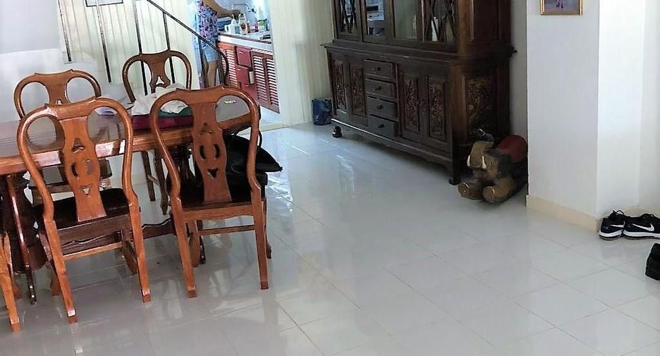 For sale 4 bedrooms townhouse in Hua Hin, Prachuap Khiri Khan