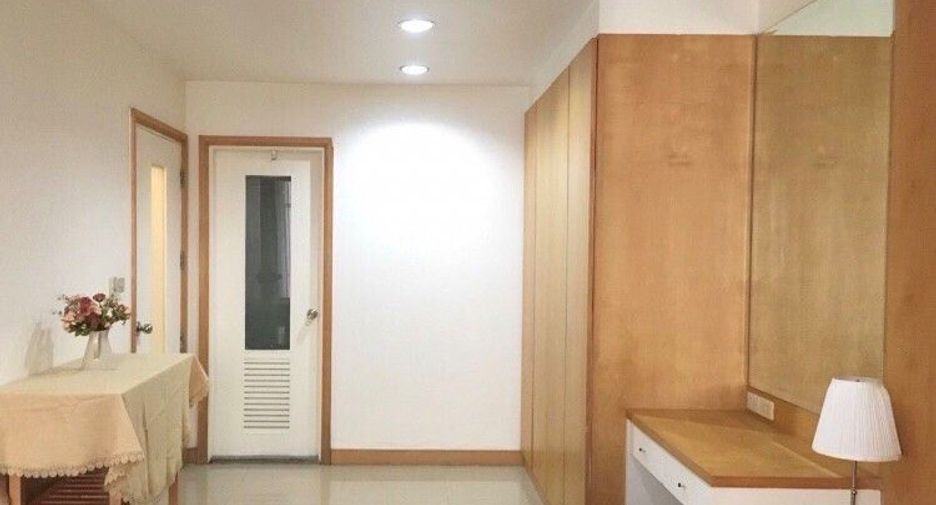 For rent 2 ベッドルーム condo in Watthana, Bangkok