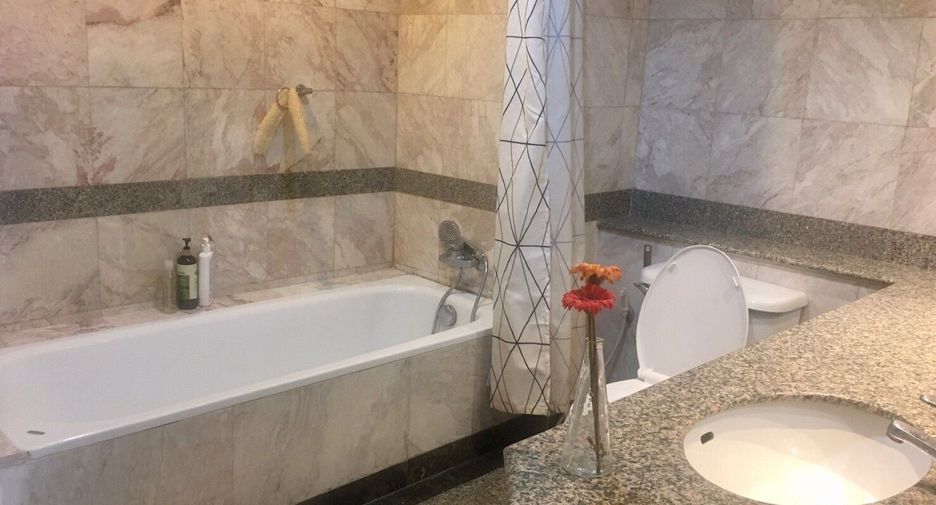 For rent 2 ベッドルーム condo in Watthana, Bangkok