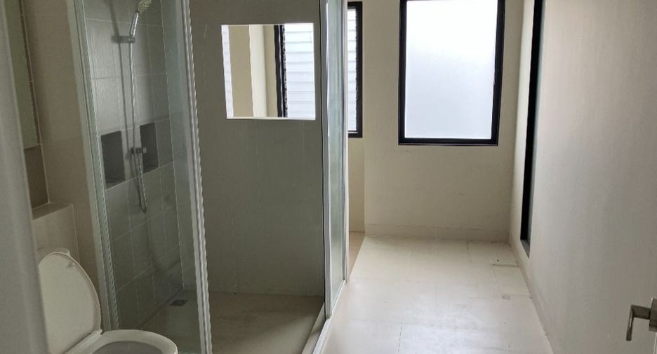 Büro zur Miete in Prawet, Bangkok