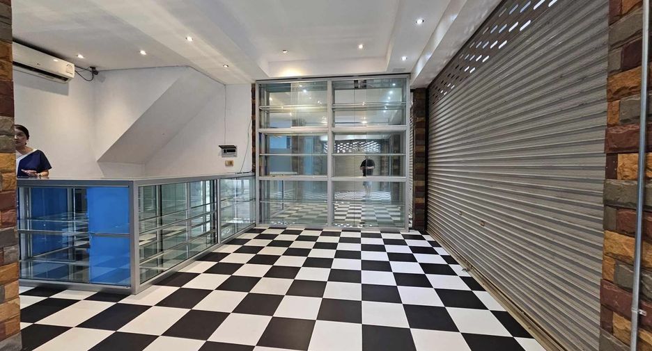 For sale 3 bedrooms retail Space in Bang Lamung, Chonburi