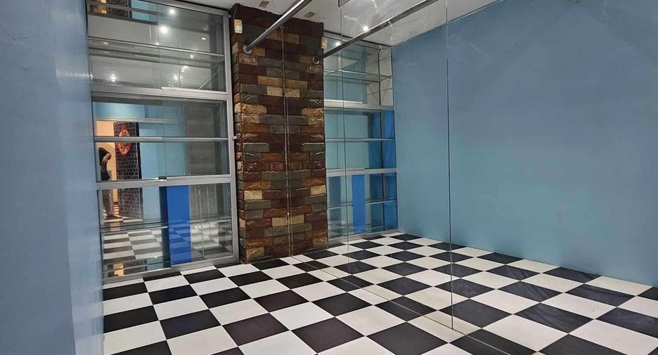 For sale 3 bedrooms retail Space in Bang Lamung, Chonburi