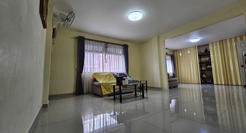 For sale 3 bedrooms retail Space in Bang Lamung, Chonburi