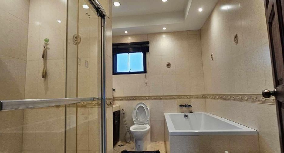 For sale 3 bedrooms retail Space in Bang Lamung, Chonburi