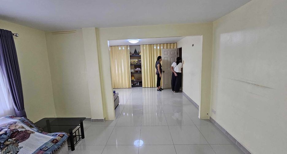 For sale 3 bedrooms retail Space in Bang Lamung, Chonburi