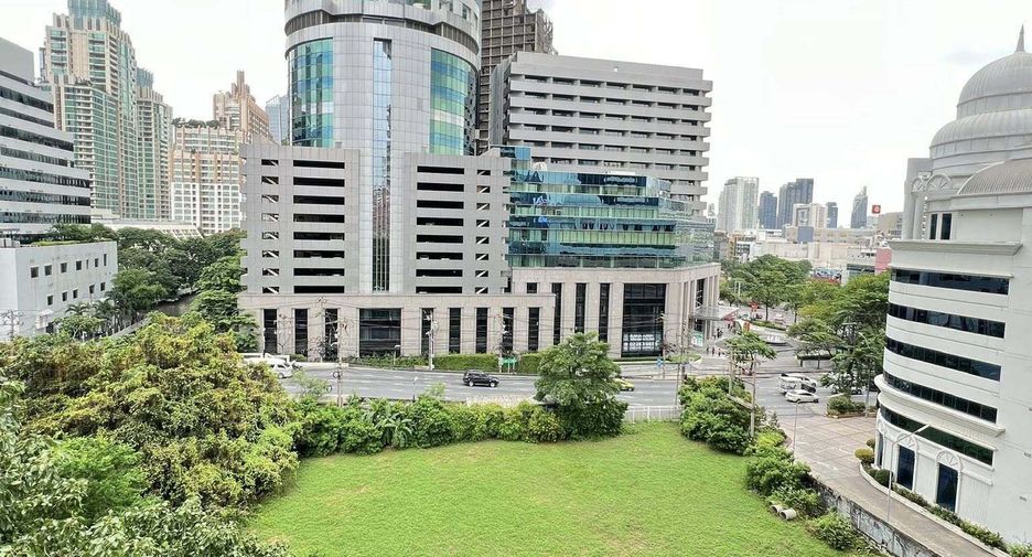 For rent 2 bedrooms condo in Watthana, Bangkok