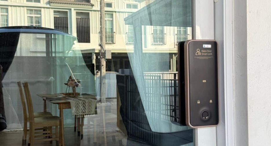 For rent 3 bedrooms townhouse in Prawet, Bangkok
