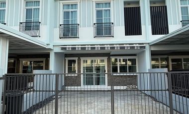 Аренда 3 спальни таунхаус в Пращет, Бангкок