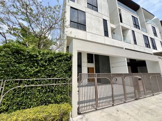 For sale 3 bedrooms townhouse in Yan Nawa, Bangkok
