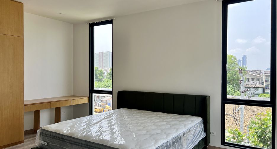Casa adosada en venta de 3 habitaciones en Yan Nawa, Bangkok