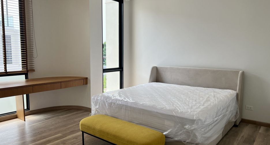 Casa adosada en venta de 3 habitaciones en Yan Nawa, Bangkok