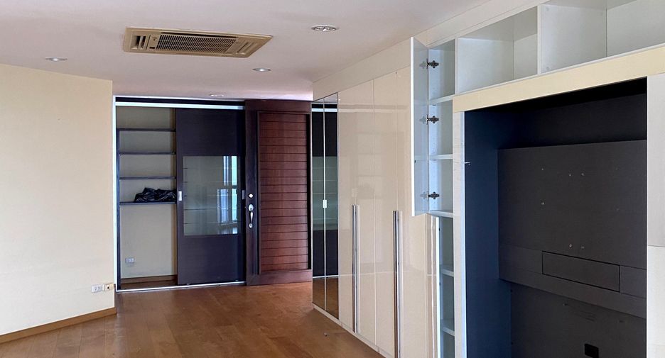 For sale 4 bedrooms condo in Bang Na, Bangkok