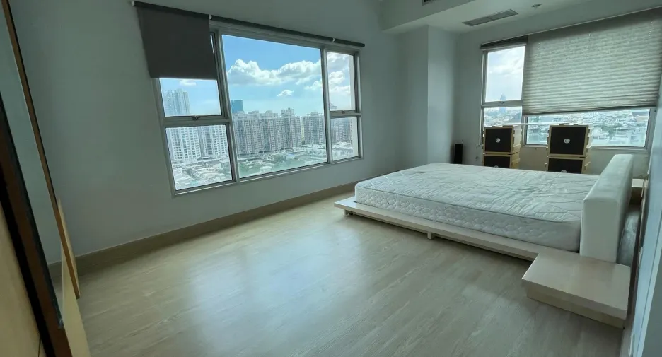 For sale and for rent 1 bed condo in Yan Nawa, Bangkok