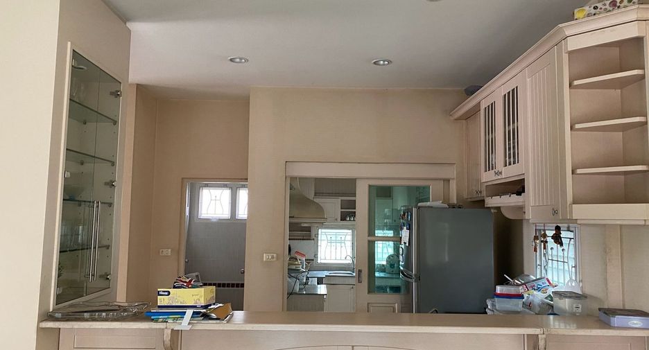 For sale 3 bedrooms house in Saphan Sung, Bangkok
