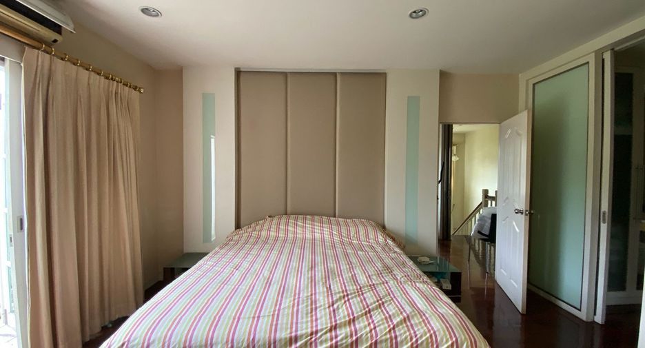 For sale 3 bedrooms house in Saphan Sung, Bangkok