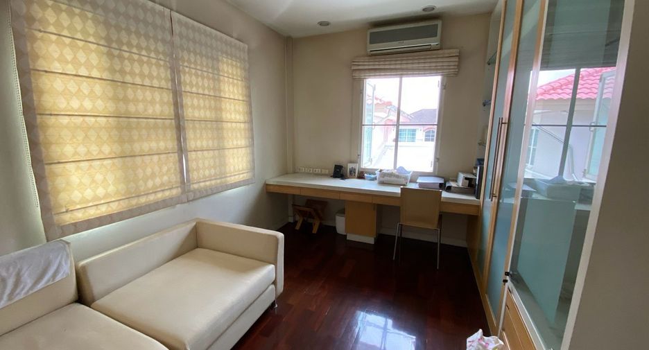 For sale 3 bedrooms house in Saphan Sung, Bangkok