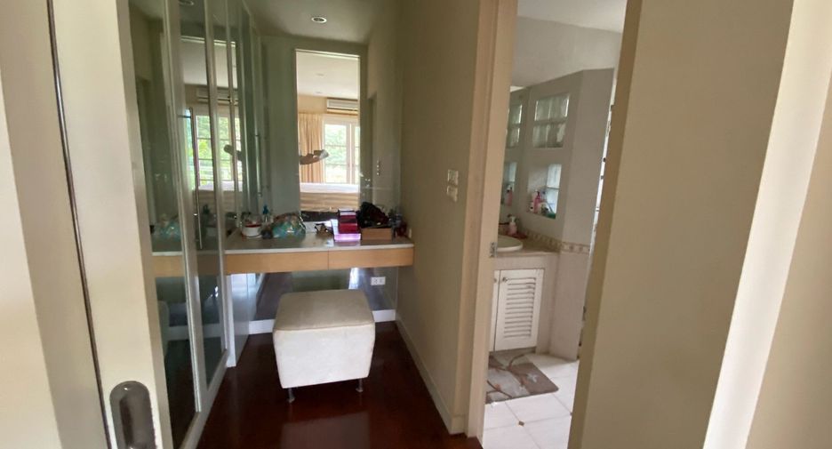For sale 3 bedrooms house in Saphan Sung, Bangkok