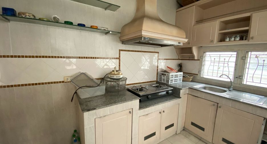 For sale 3 bedrooms house in Saphan Sung, Bangkok