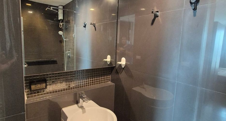 For rent 1 bed condo in Phaya Thai, Bangkok