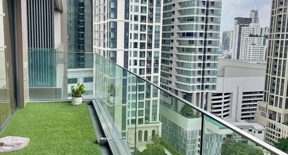 For rent 2 bedrooms condo in Khlong Toei, Bangkok