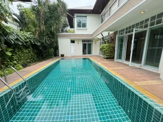 For rent 4 bedrooms villa in Yan Nawa, Bangkok