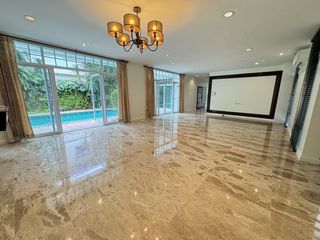 Villa en alquiler de 4 habitaciones en Yan Nawa, Bangkok