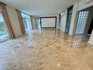 Villa en alquiler de 4 habitaciones en Yan Nawa, Bangkok