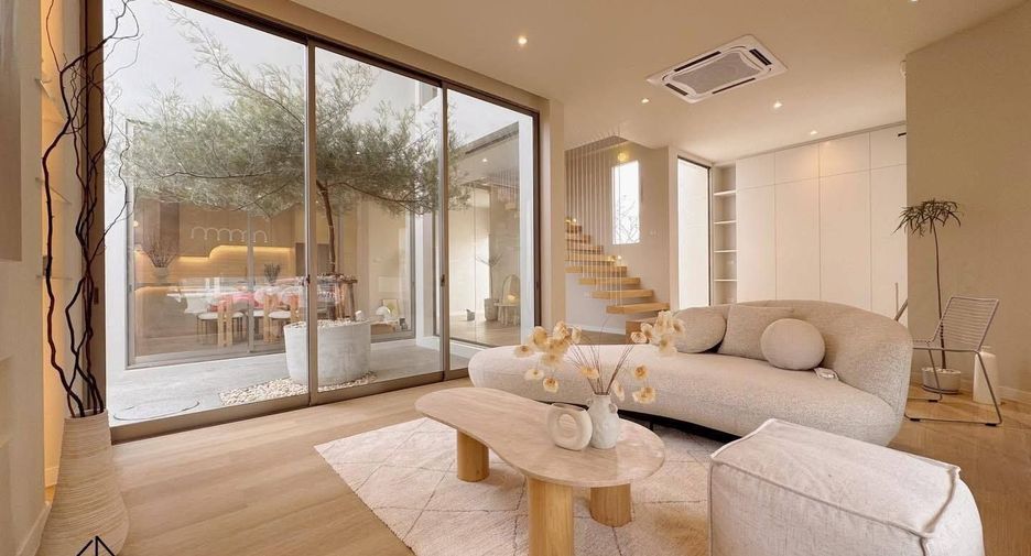 For sale and for rent 4 bedrooms house in Bang Khen, Bangkok