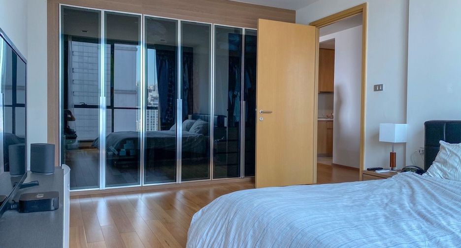 For rent 2 bedrooms condo in Khlong Toei, Bangkok
