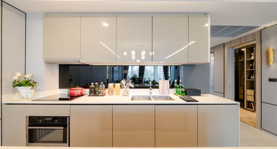 Condo en alquiler de 3 habitaciones en Watthana, Bangkok