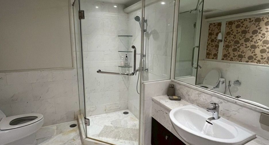 For rent 2 bedrooms condo in Sathon, Bangkok