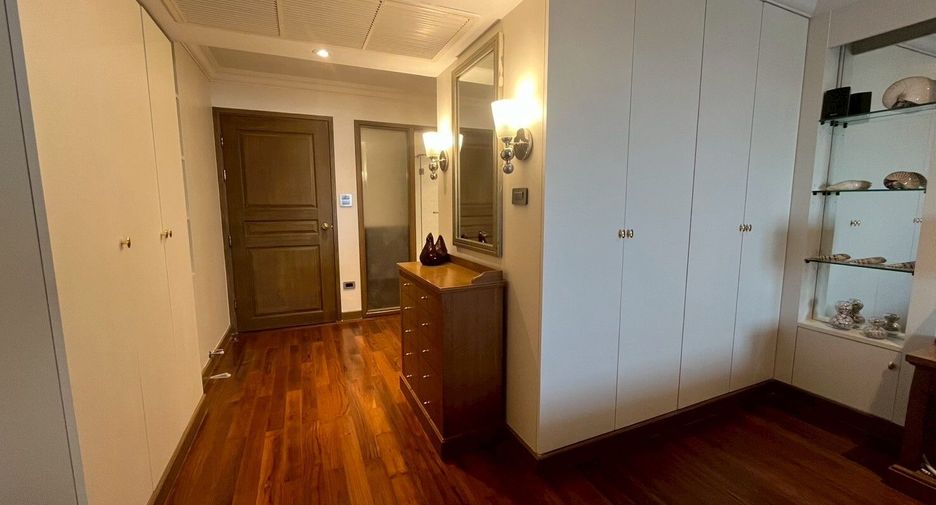 For rent 2 bedrooms condo in Sathon, Bangkok