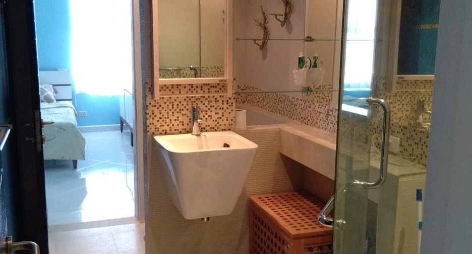 Продажа 2 спальни кондо в Йомтиен, Паттайя