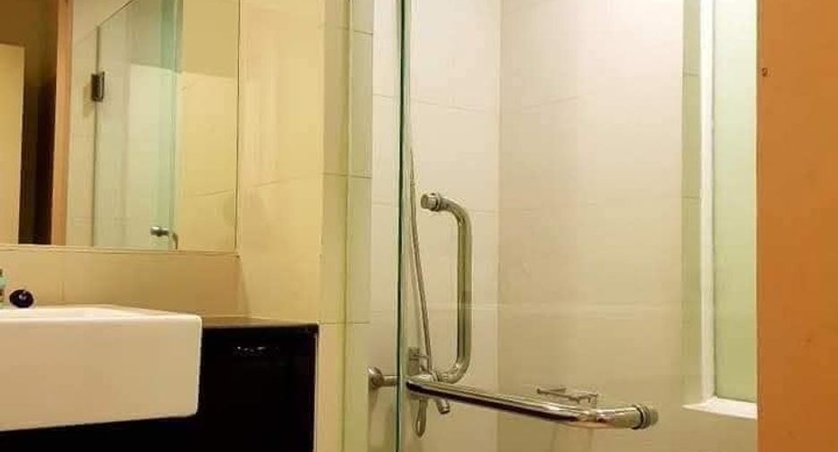 Wohnung zur Miete mit 1 Zimmer in Khlong San, Bangkok