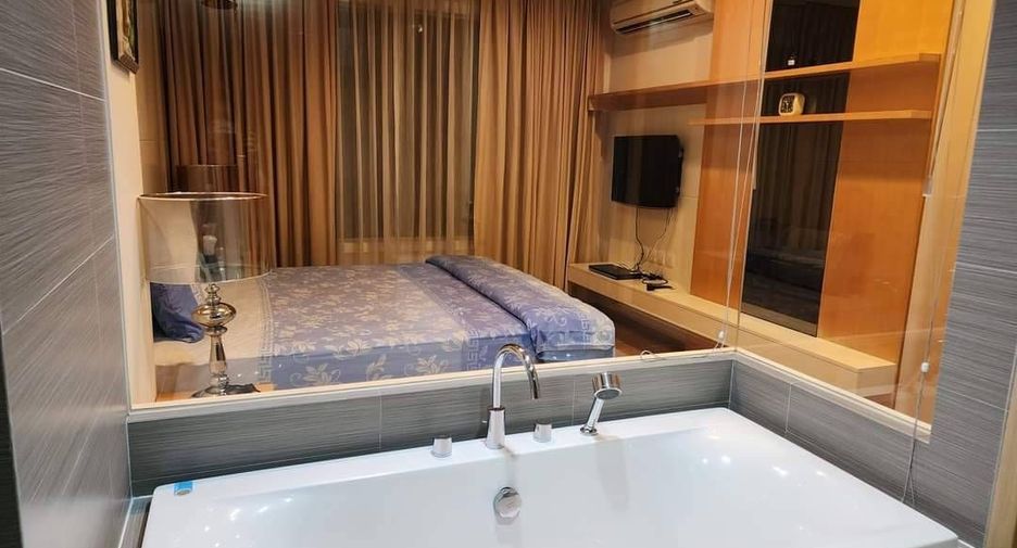 For rent 2 bedrooms condo in Khlong Toei, Bangkok